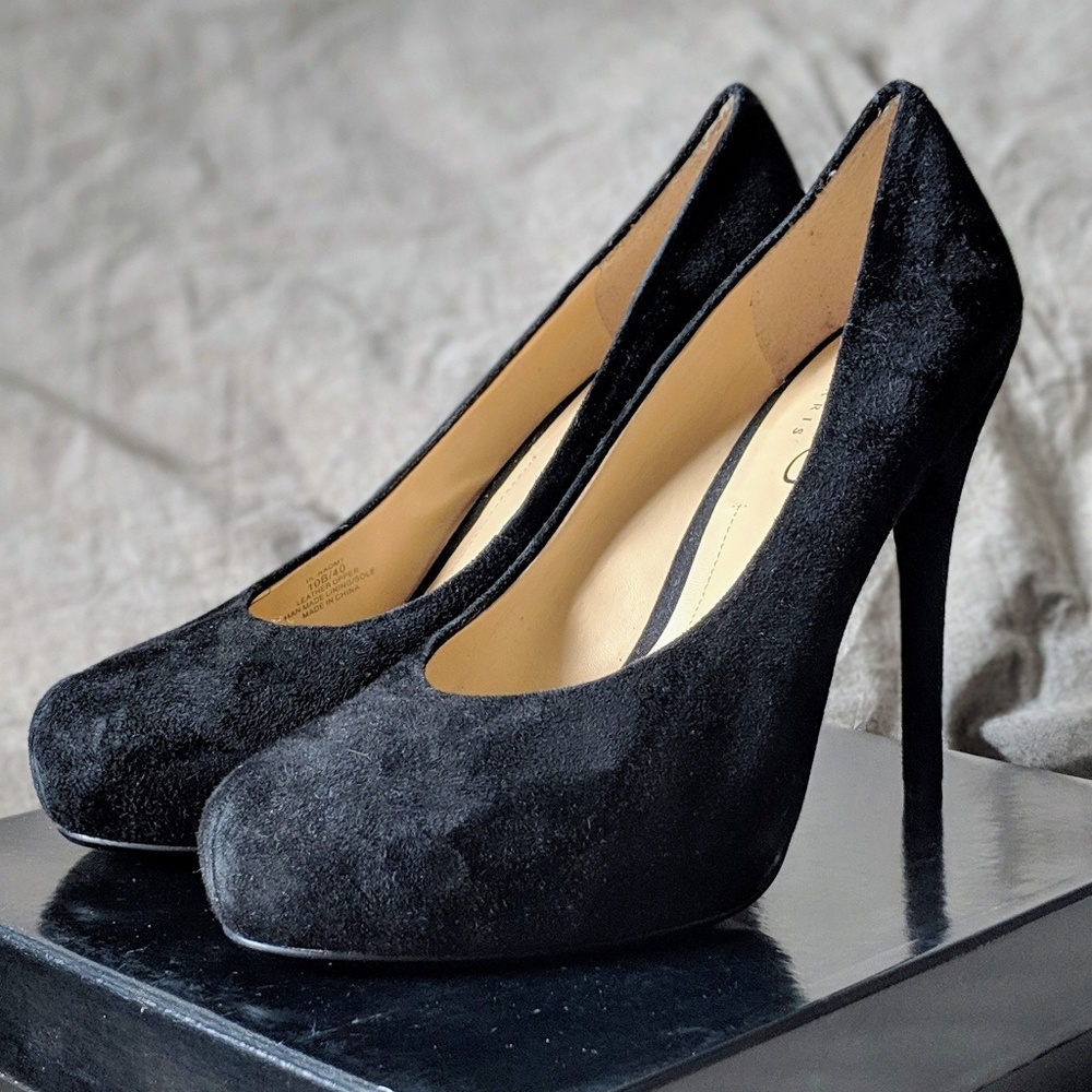 Suede Black Pumps, never Worn